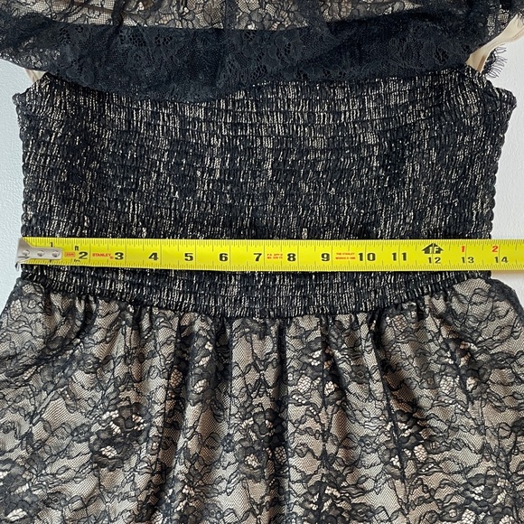 Alice + Olivia Suzy Off The Shoulder Black and Cream Lace Dress - Size Medium - Picture 10 of 13